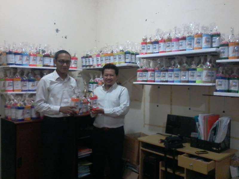 Yatim Mandiri Olah Kaleng Bekas Jadi Pernak-Pernik Menarik