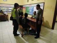 Senggol Pejalan Kaki, Pengendara Motor Tersungkur Lalu Dipukuli