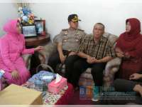 Sebagai Ungkapan Terimakasih, Kapolres Jenguk Anggota Polisi yang Sakit