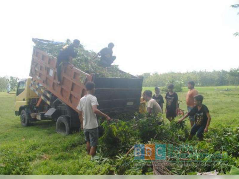 Kartar Ringintunggal Kecamatan Gayam Tanam Pohon dan Siapkan Bazar Takjil
