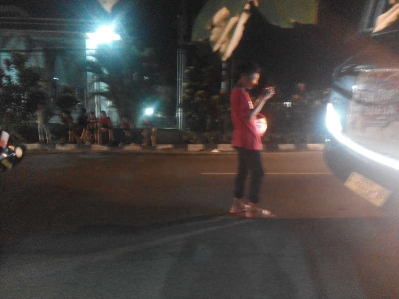 Cerita Anak-anak Pemburu Telolet di Bojonegoro