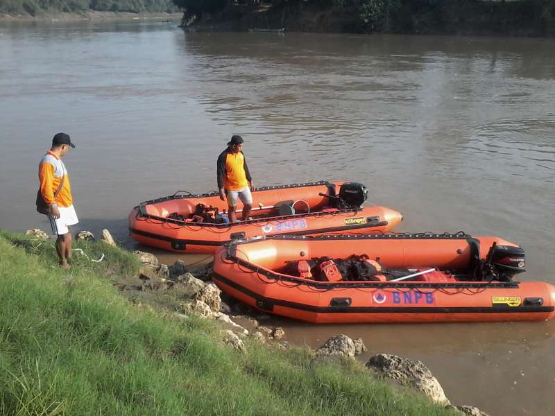 Tim SAR Mencari Jasad Ariel Hingga Perbatasan Baureno-Babat