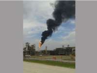 Asap Tebal Muncul dari Cerobong Pembakaran Gas Blok Cepu