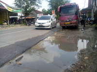 Arus Mudik Lebaran, Jalan di Jalur Minyak Bojonegoro Rusak Berat