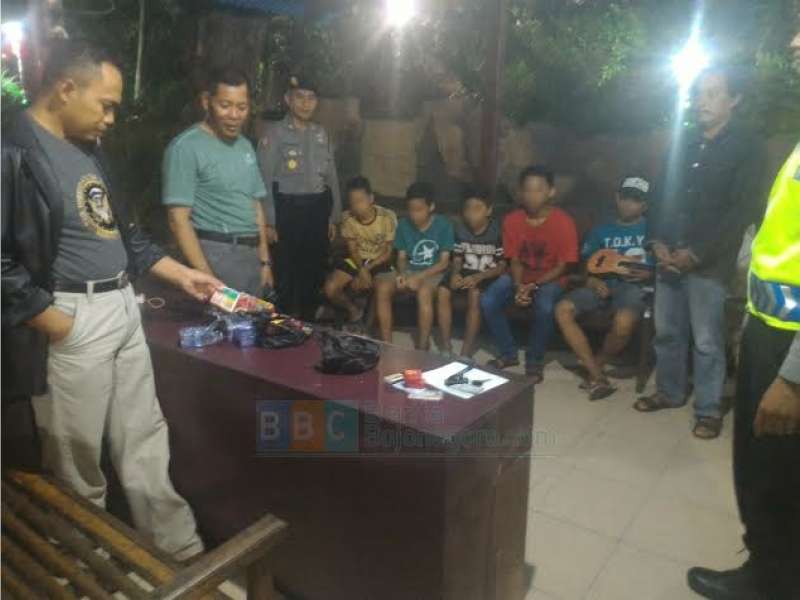 Nyalakan Mercon di Jalanan, 5 Remaja Diamankan Polisi