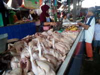 Harga Daging Ayam dan Daging Sapi Tak Kunjung Turun