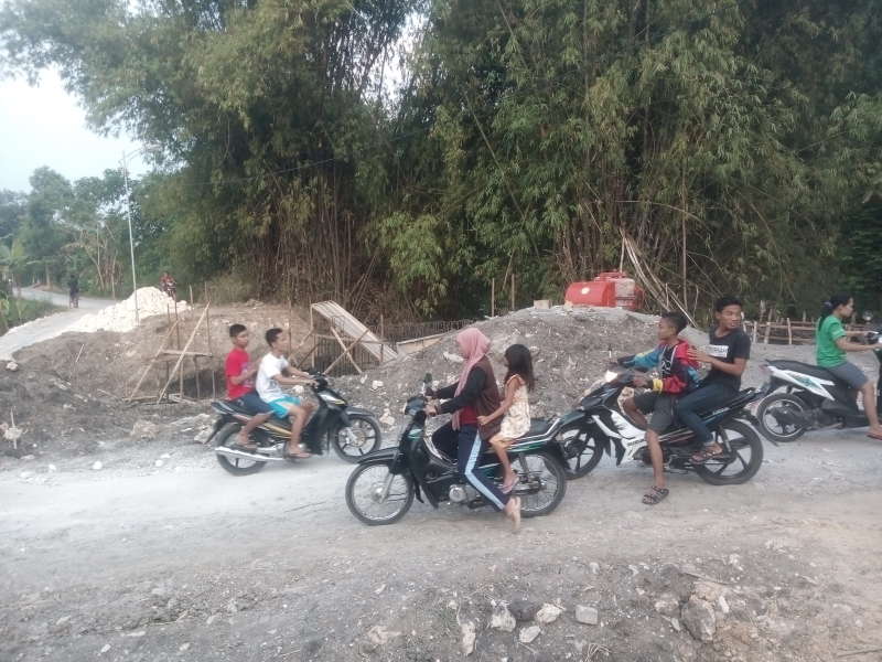Perjalanan Menuju Bendung Gerak Terganggu Pembangunan Jembatan