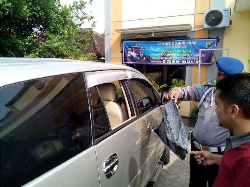 Diparkir di Tempat Wisata, Barang-Barang dalam Mobil Dicuri Orang