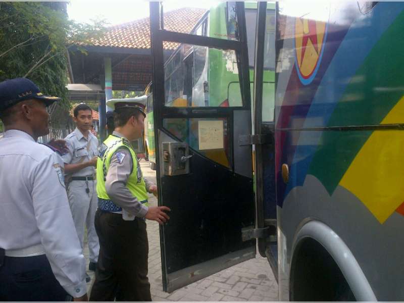 Persiapkan Mudik Lebaran, Dishub dan Satlantas Gelar Razia Otobus di Terminal