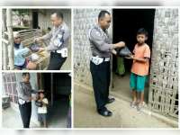 Polsek Sugihwaras Bagikan Sembako ke Warga yang Membutuhkan