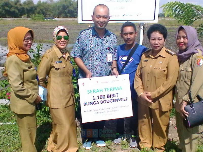 EMCL Serahkan 1.100 Bunga Bougenvile Kepada Pemkab Bojonegoro