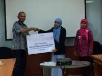 EMCL Serahkan Bantuan 210 Set Meja dan Kursi