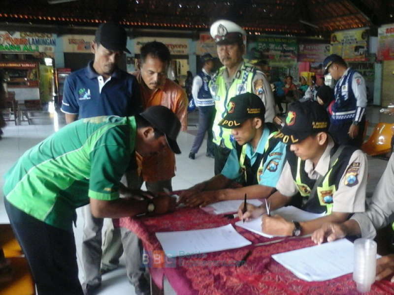 Tes Urine Para Sopir Bus Hasilnya Negatif