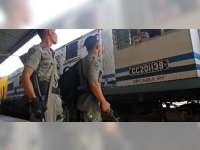 Brimob Jaga Keamanan di Stasiun Besar Bojonegoro