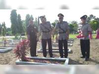 Upacara Ziarah Kubur di Tiga TMP