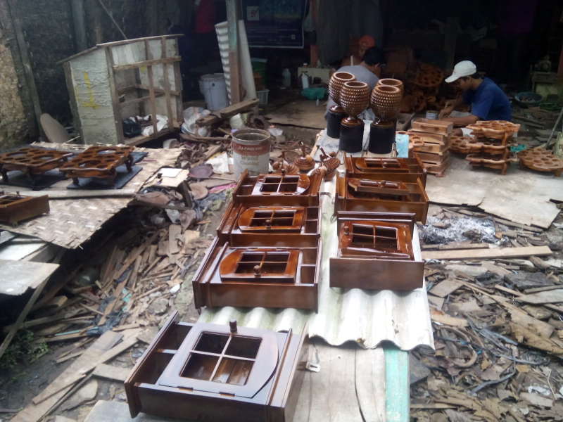 Perajin Souvenir Batokan Kesulitan Bahan Baku
