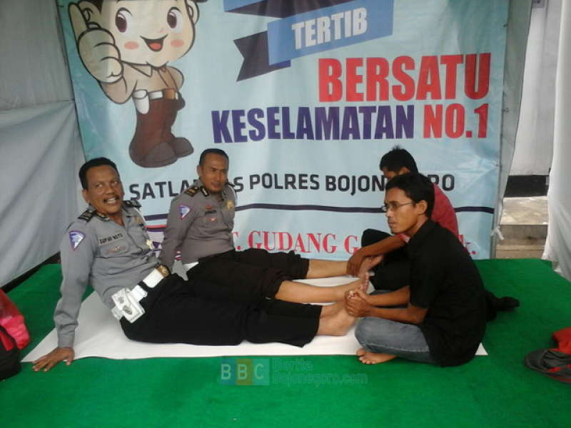 Pijat Gratis Untuk Pemudik yang Mampir di Rest Area