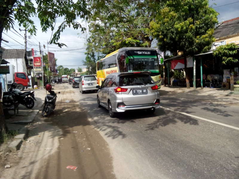 Pasar Tumpah Paling Sering Sebabkan Kemacetan