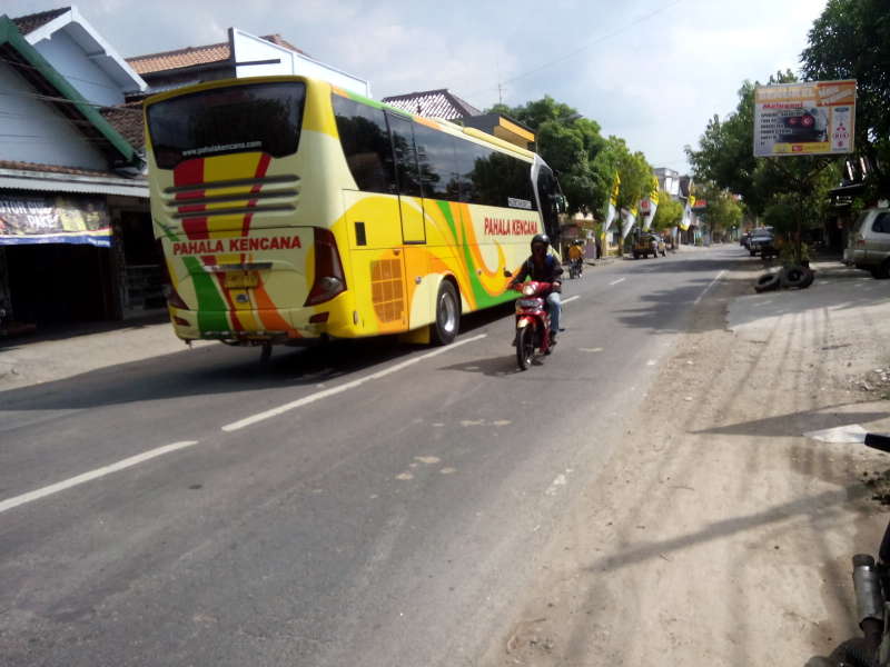 Mulai Hari Ini, Truk Tronton Tidak Boleh Melintas di Jalan Raya