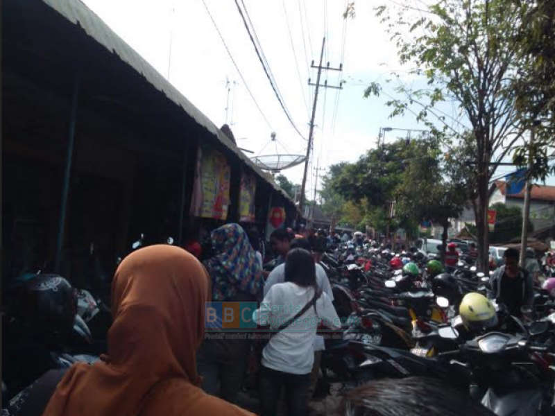 Lebaran Makin Dekat, Pasar Kapas Ramai Pengunjung