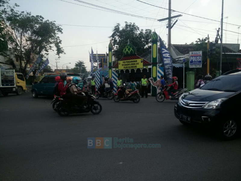 Dua Hari Jelang Idul Fitri, Kendaraan di Jalur Bojonegoro Semakin Padat
