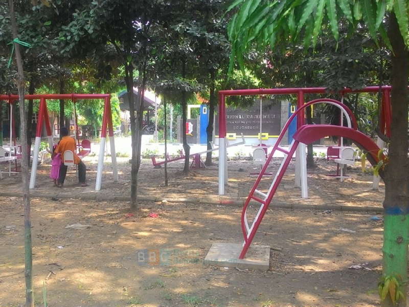 Taman dan Mainan Anak Bikin Nyaman Terminal Rajekwesi