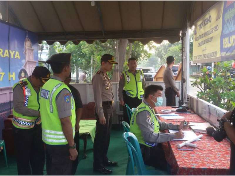 Beri Atensi Anggota, Kapolres Kunjungi Pos Pantau Mudik Wilayah Barat