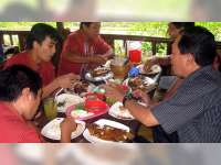 Pusat Kuliner di Padangan Diserbu Pemudik