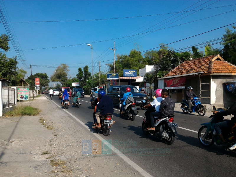 Hari Kedua Lebaran, Jalan Raya Sumberejo Dipadati Kendaraan Roda Dua
