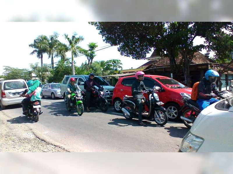 Jalan Bojonegoro Ngawi Padat Merayap