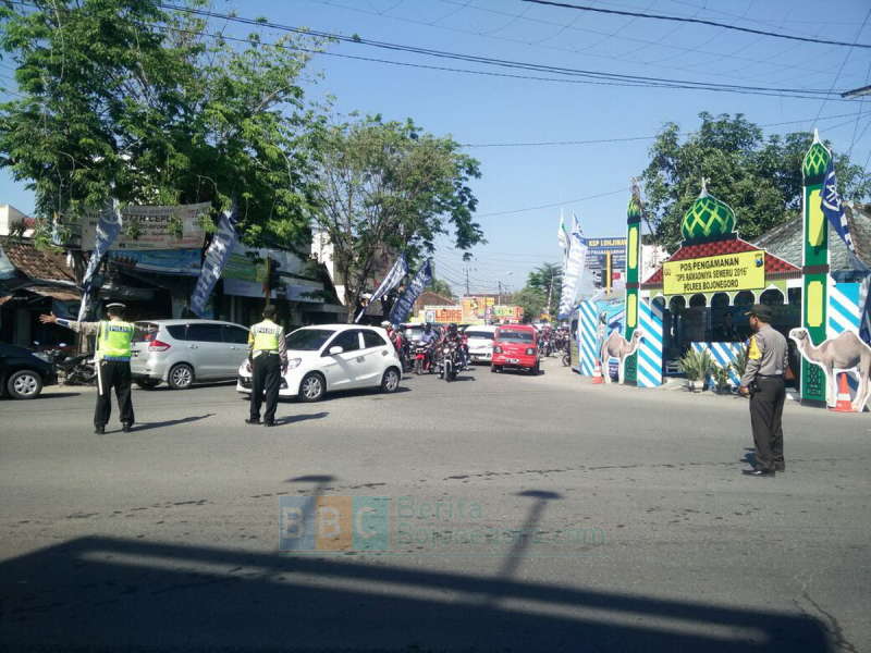 Jalur Utama Macet, Pemudik Manfaatkan Jalur Bojonegoro sebagai Alternatif