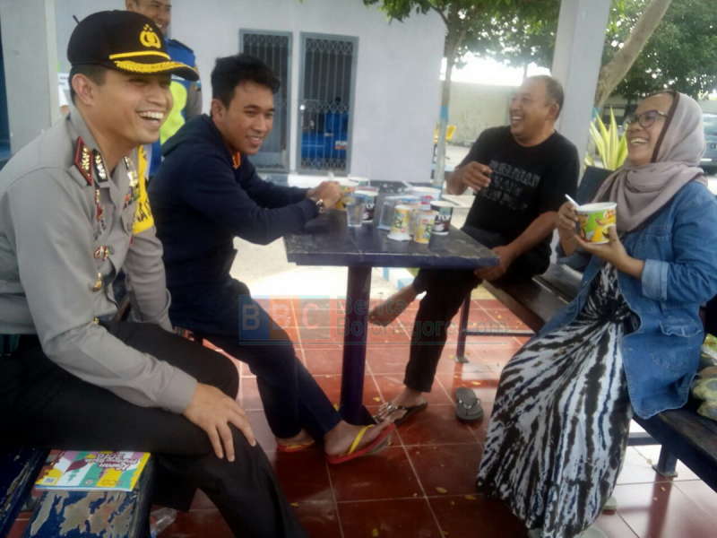 Ada Canda di Tengah Panas Terik dan Padat Arus Mudik