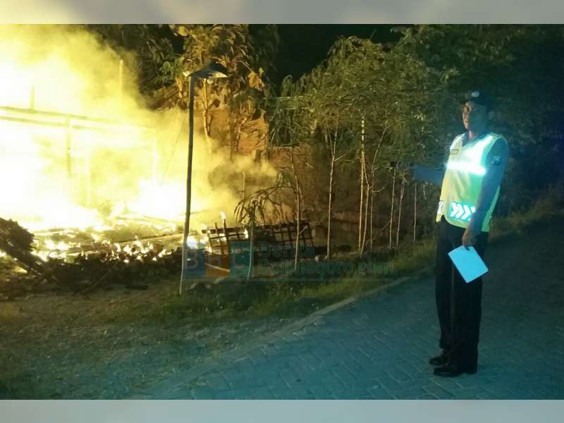 Tiga Rumah di Margomulyo Terbakar, Kerugian Capai 160 Juta