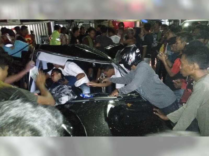 Honda Accord Hantam Pohon Sono, Sopir Terjepit