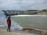 Masyarakat Tertarik Melihat Kerusakan Bendung Gerak