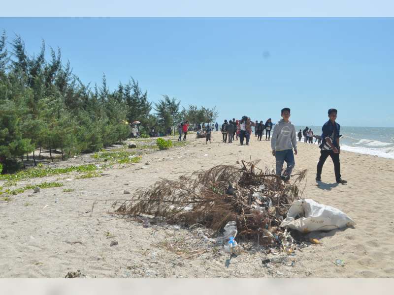 Hanya Dengan Dua Ribu Nikmati Pantai Sepuasnya