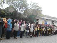 Mengantar anak Sekolah Menuju Masa Depan Gemilang