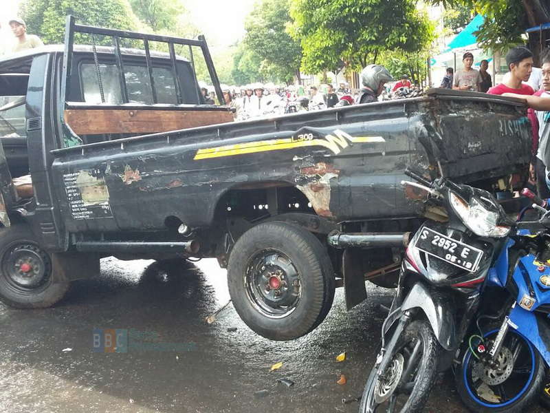 Pikap Tabrak 5 Motor, Satu Orang Meninggal Dunia