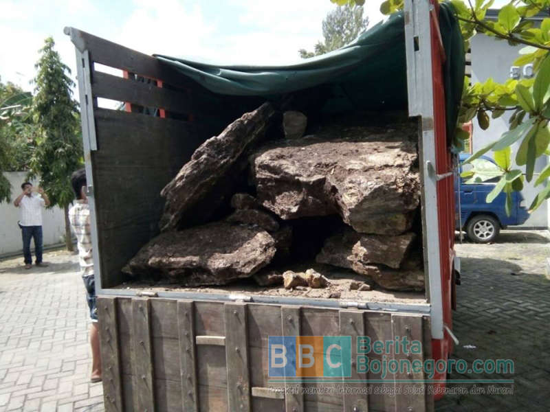 Polisi Amankan Pengusaha Tambang Marmer Ilegal di Kecamatan Gondang