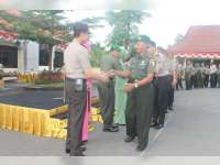 Apel Bulanan Tanggal 17, Polri-TNI Halal Bihalal Bersama CJS