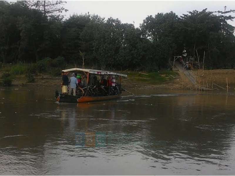 Jembatan Trucuk Dibangun, Operator Perahu Terancam Kehilangan Pekerjaan