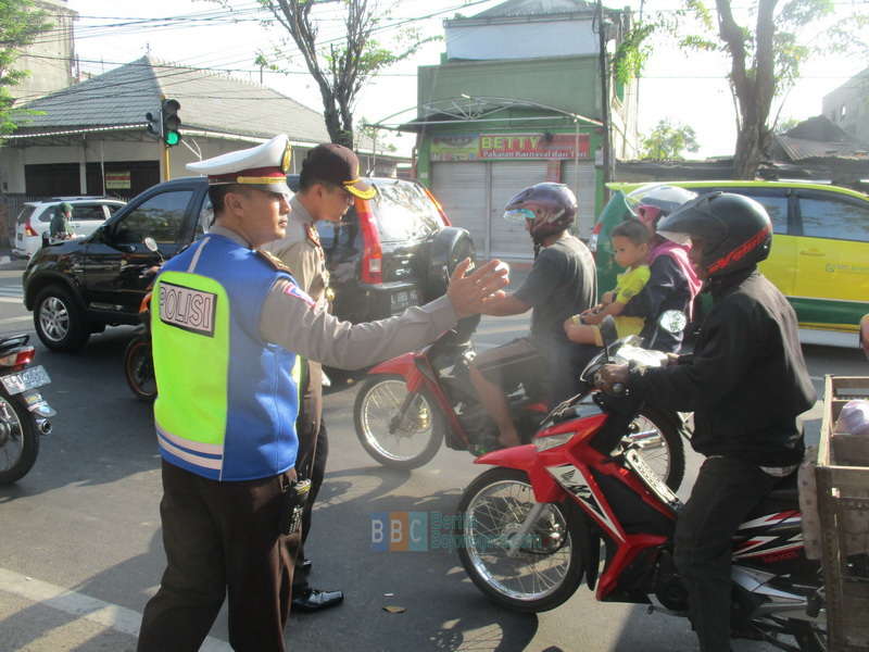 Polres Bojonegoro Sebar Personel di Setiap Perempatan Atur Lalu Lintas