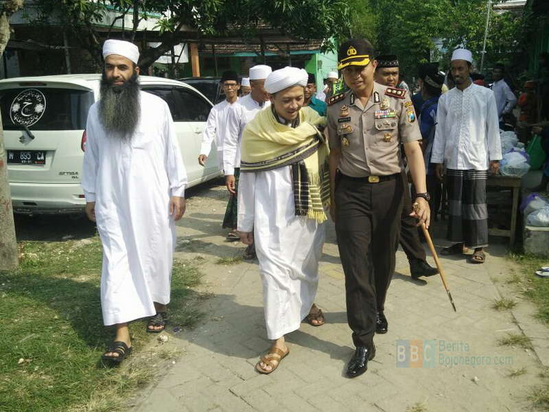 Jalin Sinergitas, Kapolres Hadiri Undangan Pengajian di Pilanggede Balen