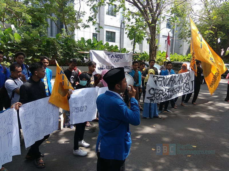 Pemanfaatan RSUD Veteran Lambat, Mahasiswa Unjuk Rasa Lagi