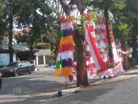 Pedagang Bendera Mulai Datang