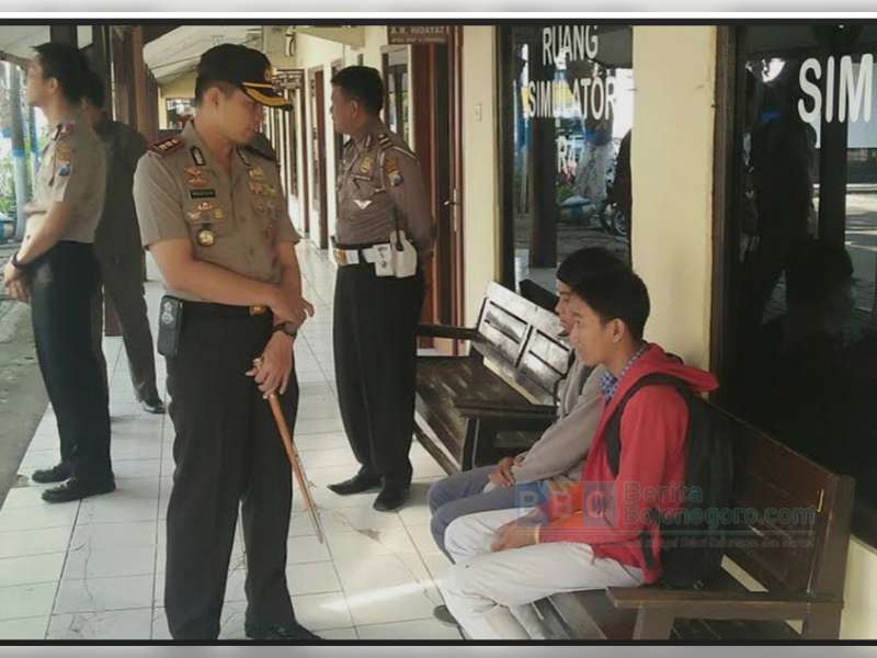 Tidak Pakai Helm, Dua Pelajar SMA Ditegur Kapolres