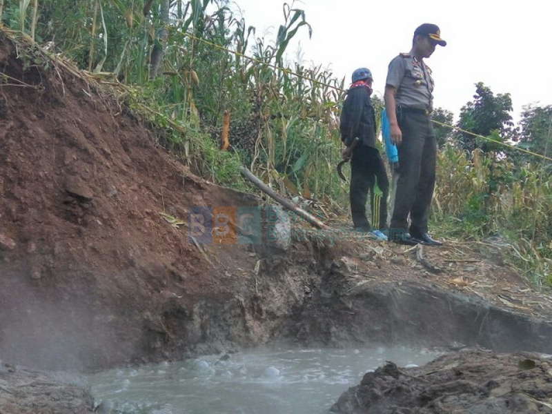 Sampel Air Lumpur Panas Gondang Diuji di Laboratorium BLH Provinsi Jatim