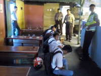 20 Pelajar Dirazia Polisi Saat Asyik Nongkrong di Warung Kopi