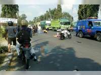 Sepasang Remaja Tewas Tertabrak Kendaraan R4 di Jalur Pantura Lamongan Kota