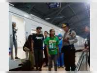 100 Bonek Tiba di Stasiun Bojonegoro dengan Kereta Jayabaya